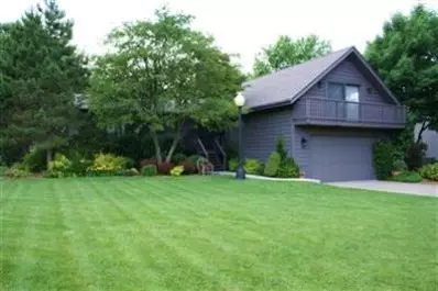 9842 E Oakridge Dr, Saint John, IN 46373 photo 1
