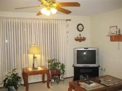 811 N Wiggs St, Griffith, IN 46319 photo 3