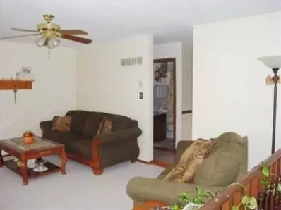 811 N Wiggs St, Griffith, IN 46319 photo 4
