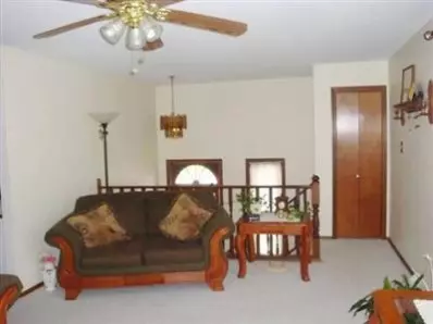 811 N Wiggs St, Griffith, IN 46319 photo 5