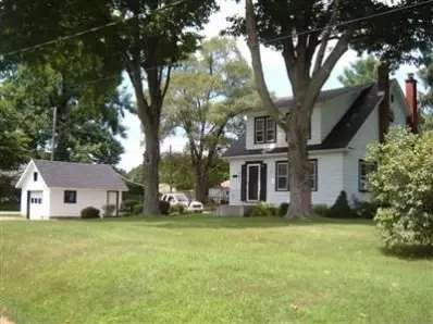 407 E Walker, Rolling Prairie, IN 46371 photo 2