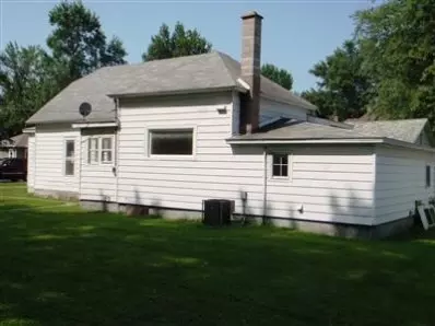 519 E Oneida St, La Crosse, IN 46348 photo 3