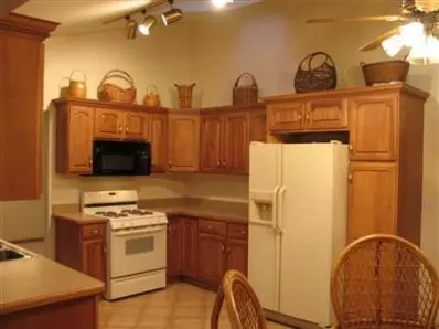 645 Allegheny Dr, Hebron, IN 46341 photo 2