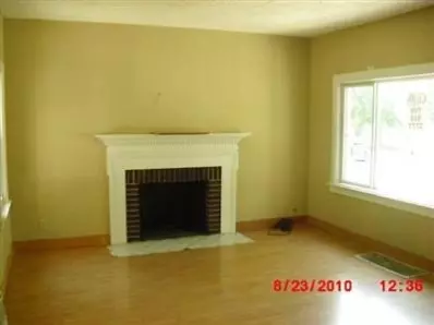 335 Taft Pl, Gary, IN 46404 photo 3