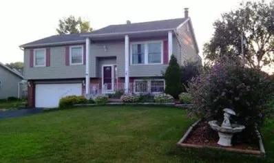 82 Maple Ct, Hebron, IN 46341 photo 1