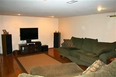9814 Rustic Dr, De Motte, IN 46310 photo 5