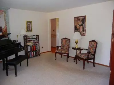 424 Sequoia Dr, Valparaiso, IN 46385 photo 3