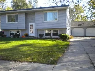 933 Chase Dr, Crown Point, IN 46307 photo 1