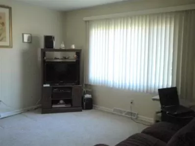 933 Chase Dr, Crown Point, IN 46307 photo 2