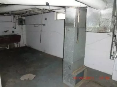 310 Garfield St, Gary, IN 46404 photo 9