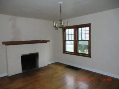 310 Garfield St, Gary, IN 46404 photo 3