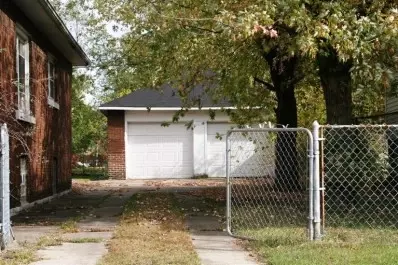 1233 Roosevelt Pl, Gary, IN 46404 photo 2
