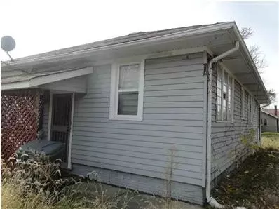 711 Arthur St, Gary, IN 46404 photo 2