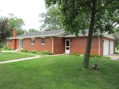 1113 E Division St, De Motte, IN 46310 photo 3