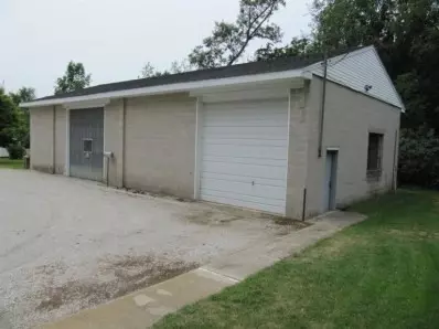 1113 E Division St, De Motte, IN 46310 photo 2