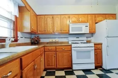 210 N Elmer, Griffith, IN 46319 photo 3