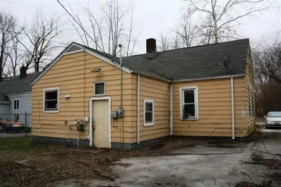 2421 Hobart St, Gary, IN 46406 photo 2