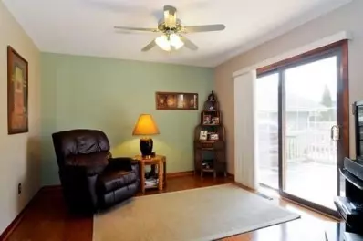 420 S Park Dr, Griffith, IN 46319 photo 4