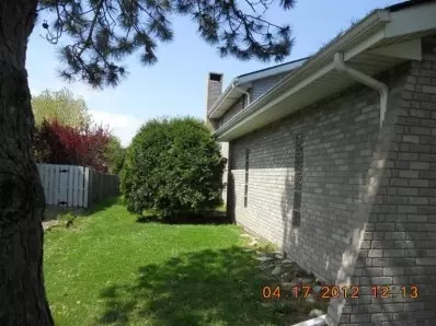 9748 Crimson Tree Ln, Munster, IN 46321 photo 2
