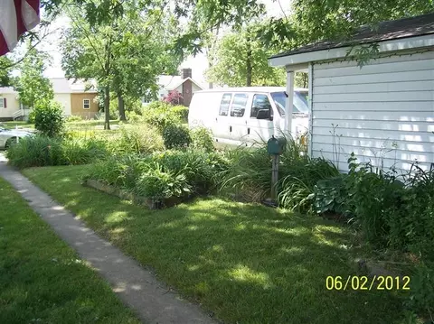 627 119th St, Whiting, IN 46394 photo 2