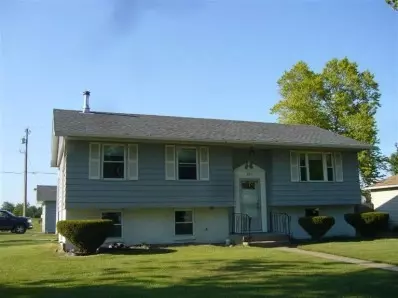 660 Apache Ln, Lowell, IN 46356 photo 1