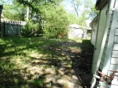 424 E 47th Pl, Gary, IN 46409 photo 2