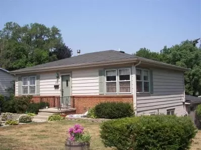 210 Michigan St, Porter, IN 46304 photo 2