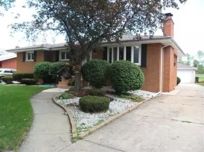 8033 Beech Ave, Munster, IN 46321 photo 2