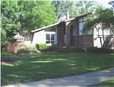 9042 Chestnut Ln, Munster, IN 46321 photo 1