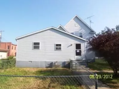 18 E Main St, La Crosse, IN 46348 photo 2