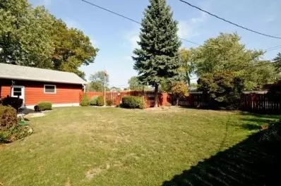 327 S Park Dr, Griffith, IN 46319 photo 10
