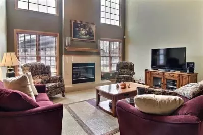 657 Davis Cir, Crown Point, IN 46307 photo 4