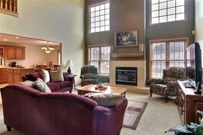 657 Davis Cir, Crown Point, IN 46307 photo 3