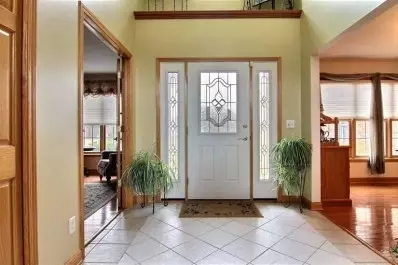 657 Davis Cir, Crown Point, IN 46307 photo 2