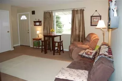 425 Sequoia Dr, Valparaiso, IN 46385 photo 4