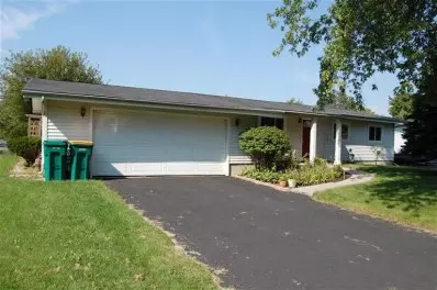 425 Sequoia Dr, Valparaiso, IN 46385 photo 2