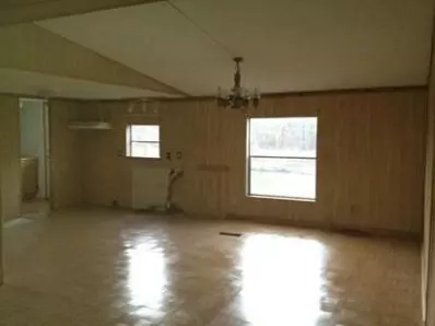 10296 N 570, De Motte, IN 46310 photo 3