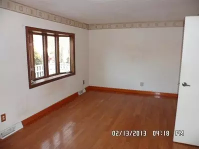 422 N Dwiggins St, Griffith, IN 46319 photo 3