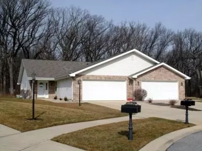 6916 Tompkins Ct, Griffith, IN 46319 photo 1