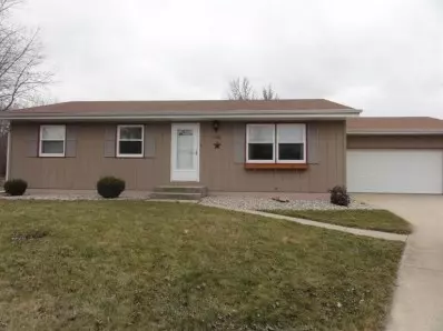 102 Pine Ct, Hebron, IN 46341 photo 1
