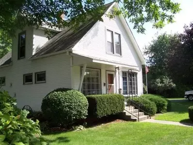 601 Oneida St, La Crosse, IN 46348 photo 1