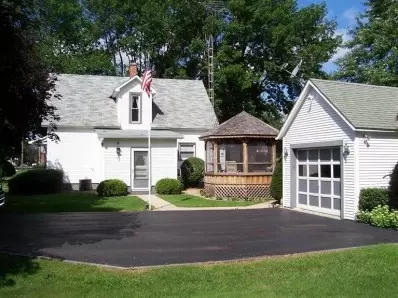 601 Oneida St, La Crosse, IN 46348 photo 2