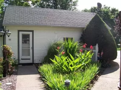 601 Oneida St, La Crosse, IN 46348 photo 4