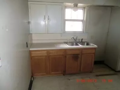 206 E Avenue C, Griffith, IN 46319 photo 3