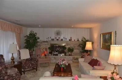 8102 Frederick Ave, Munster, IN 46321 photo 5
