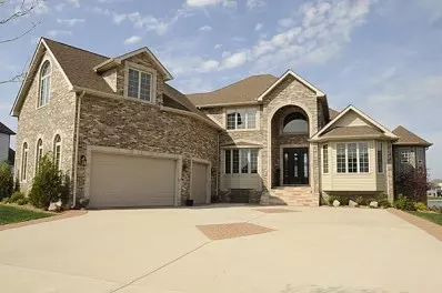 8390 Doubletree Ct, Crown Point, IN 46307 photo 2