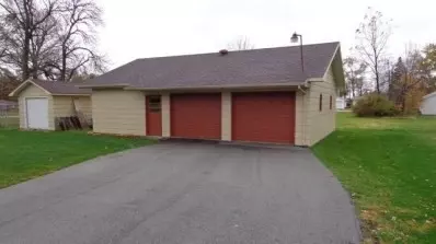 406 E Alyea St, Hebron, IN 46341 photo 2