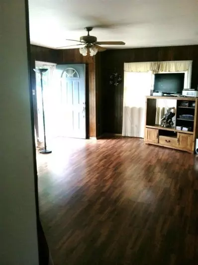 835 E Woodside Dr, Griffith, IN 46319 photo 4