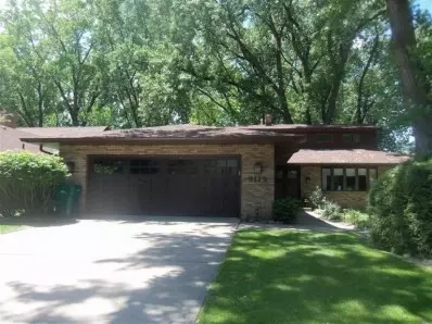 8112 Oakwood Ave, Munster, IN 46321 photo 1