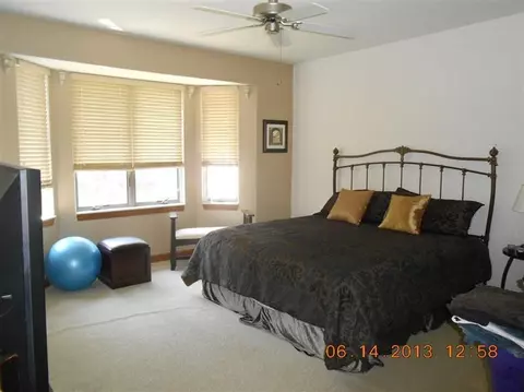 10284 Sutton Pl, Munster, IN 46321 photo 4